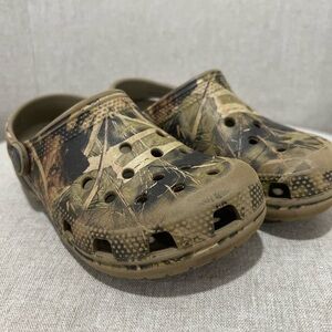 Camo crocs size 12 little kids